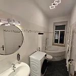 Boardinghouse Mit 10 Grossen Mit Parkplatz Und Balkon