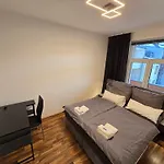 Apart-hotel Boardinghouse Mit 10 Grossen Mit Parkplatz Und Balkon