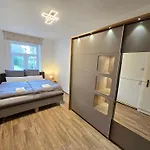 Boardinghouse Mit 10 Grossen Mit Parkplatz Und Balkon Apart-hotel