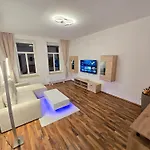 Apart-hotel Boardinghouse Mit 10 Grossen Mit Parkplatz Und Balkon 4*