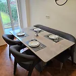 Apart-hotel Boardinghouse Mit 10 Grossen Mit Parkplatz Und Balkon 4*
