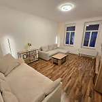 Apart-hotel Boardinghouse Mit 10 Grossen Mit Parkplatz Und Balkon 4*