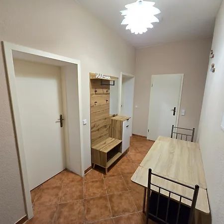 Boardinghouse Mit 10 Grossen Mit Parkplatz Und Balkon * Chemnitz