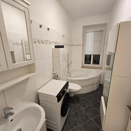 Boardinghouse Mit 10 Grossen Mit Parkplatz Und Balkon * Chemnitz