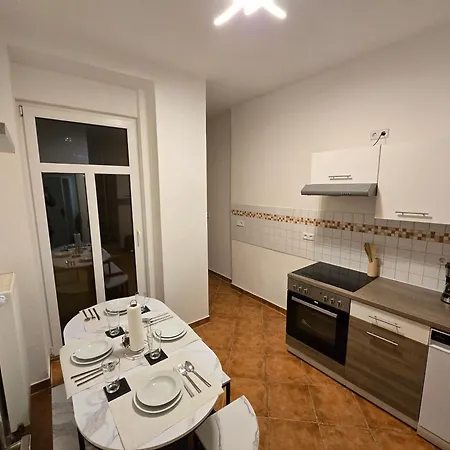 Boardinghouse Mit 10 Grossen Mit Parkplatz Und Balkon شقة فندقية 3*