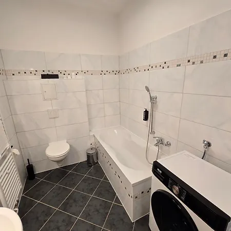 Boardinghouse Mit 10 Grossen Mit Parkplatz Und Balkon Daire *