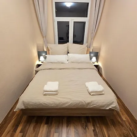 Aparthotel Boardinghouse Mit 10 Großen Mit Parkplatz Und Balkon