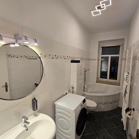 Boardinghouse Mit 10 Großen Mit Parkplatz Und Balkon