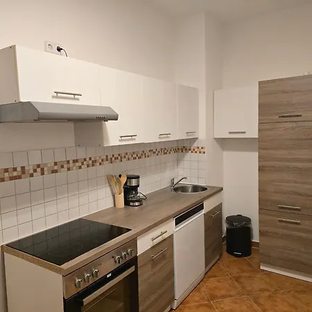 Aparthotel Boardinghouse Mit 10 Grossen Mit Parkplatz Und Balkon 4*
