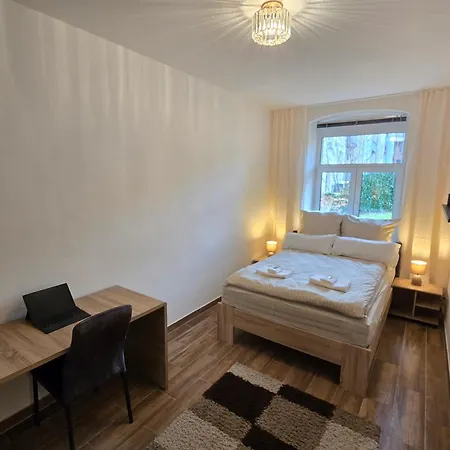 Aparthotel Boardinghouse Mit 10 Großen Mit Parkplatz Und Balkon 3*