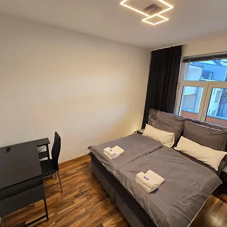 Aparthotel Boardinghouse Mit 10 Großen Mit Parkplatz Und Balkon