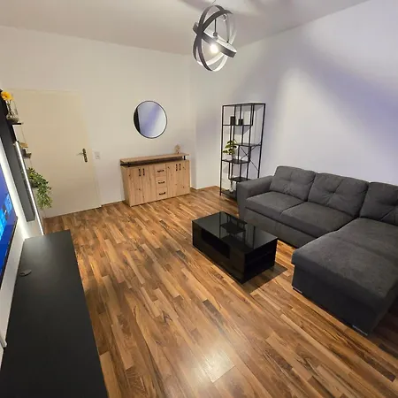 Boardinghouse Mit 10 Großen Mit Parkplatz Und Balkon