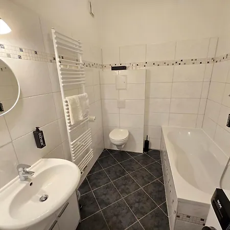 Aparthotel Boardinghouse Mit 10 Großen Mit Parkplatz Und Balkon