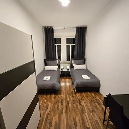 Aparthotel Boardinghouse Mit 10 Großen Mit Parkplatz Und Balkon