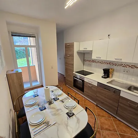 Aparthotel Boardinghouse Mit 10 Großen Mit Parkplatz Und Balkon