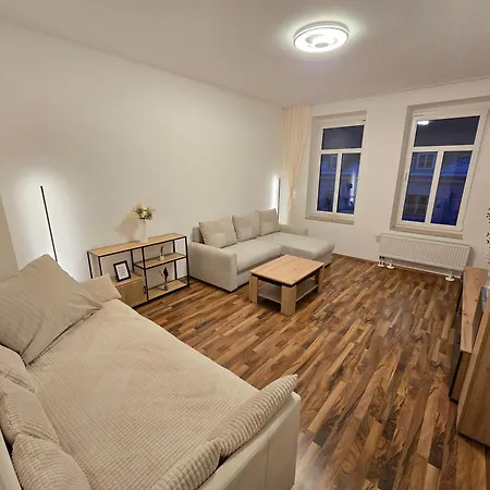 Aparthotel Boardinghouse Mit 10 Grossen Mit Parkplatz Und Balkon 4*