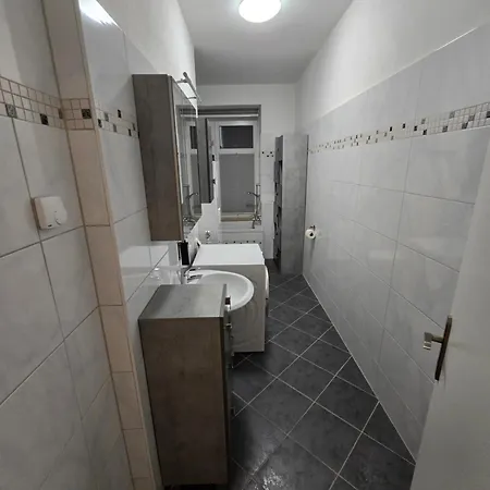 Aparthotel Boardinghouse Mit 10 Grossen Mit Parkplatz Und Balkon 4*