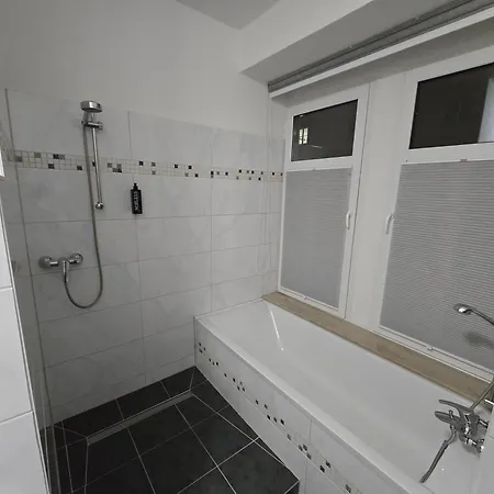 Aparthotel Boardinghouse Mit 10 Großen Mit Parkplatz Und Balkon 3*