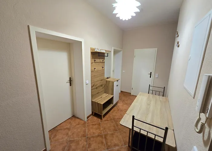 Boardinghouse Mit 10 Grossen Mit Parkplatz Und Balkon 3* شيمنيتز