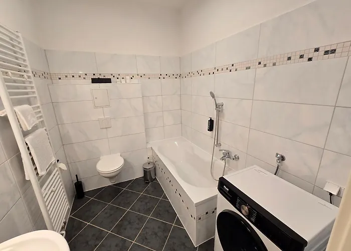 Boardinghouse Mit 10 Grossen Mit Parkplatz Und Balkon شقة فندقية 3*