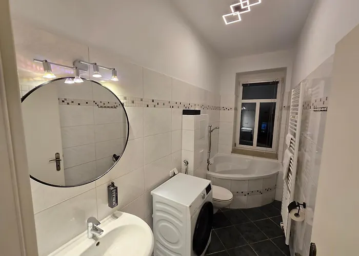 Boardinghouse Mit 10 Grossen Mit Parkplatz Und Balkon