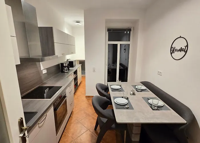 Boardinghouse Mit 10 Grossen Mit Parkplatz Und Balkon