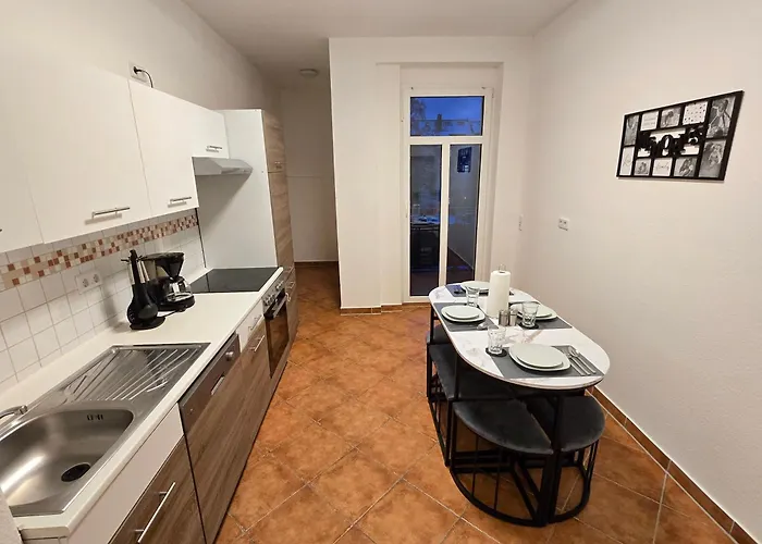 Boardinghouse Mit 10 Grossen Mit Parkplatz Und Balkon