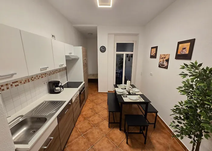 Aparthotel Boardinghouse Mit 10 Grossen Mit Parkplatz Und Balkon 3*