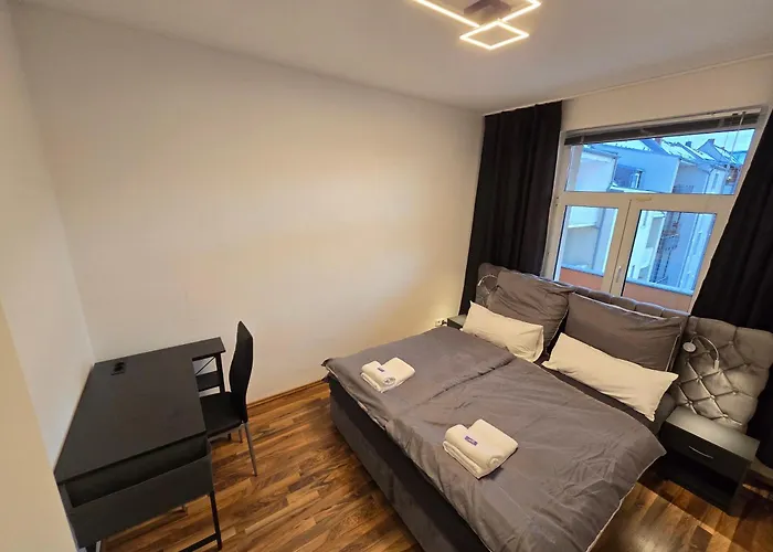 Aparthotel Boardinghouse Mit 10 Grossen Mit Parkplatz Und Balkon