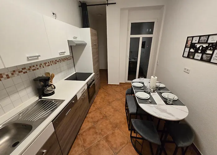 Boardinghouse Mit 10 Grossen Mit Parkplatz Und Balkon 3* شيمنيتز