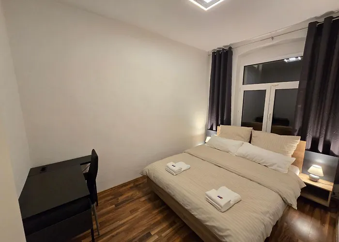 Boardinghouse Mit 10 Grossen Mit Parkplatz Und Balkon 3* شيمنيتز