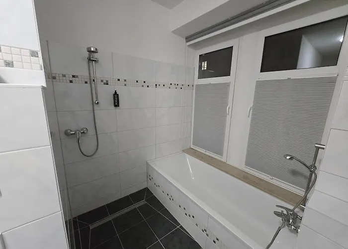 Aparthotel Boardinghouse Mit 10 Grossen Mit Parkplatz Und Balkon 3*