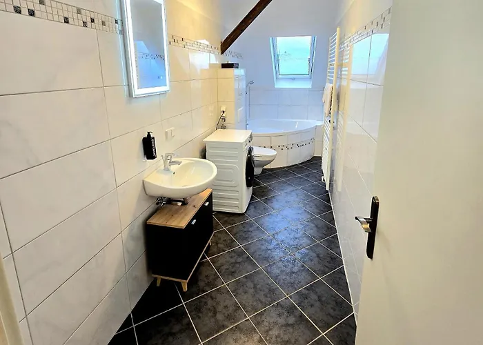 Boardinghouse Mit 10 Grossen Mit Parkplatz Und Balkon 3*